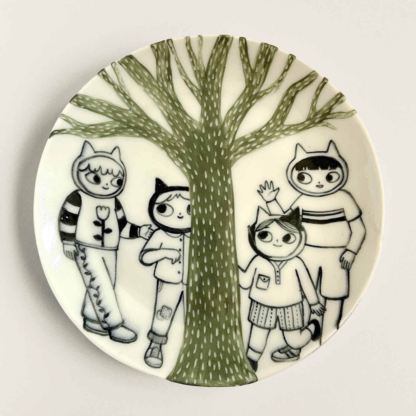 Cat Friends meet under a Green Tree plate