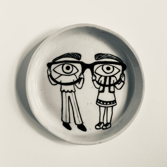 Friends dressed as Eyes and Glasses 2 plate