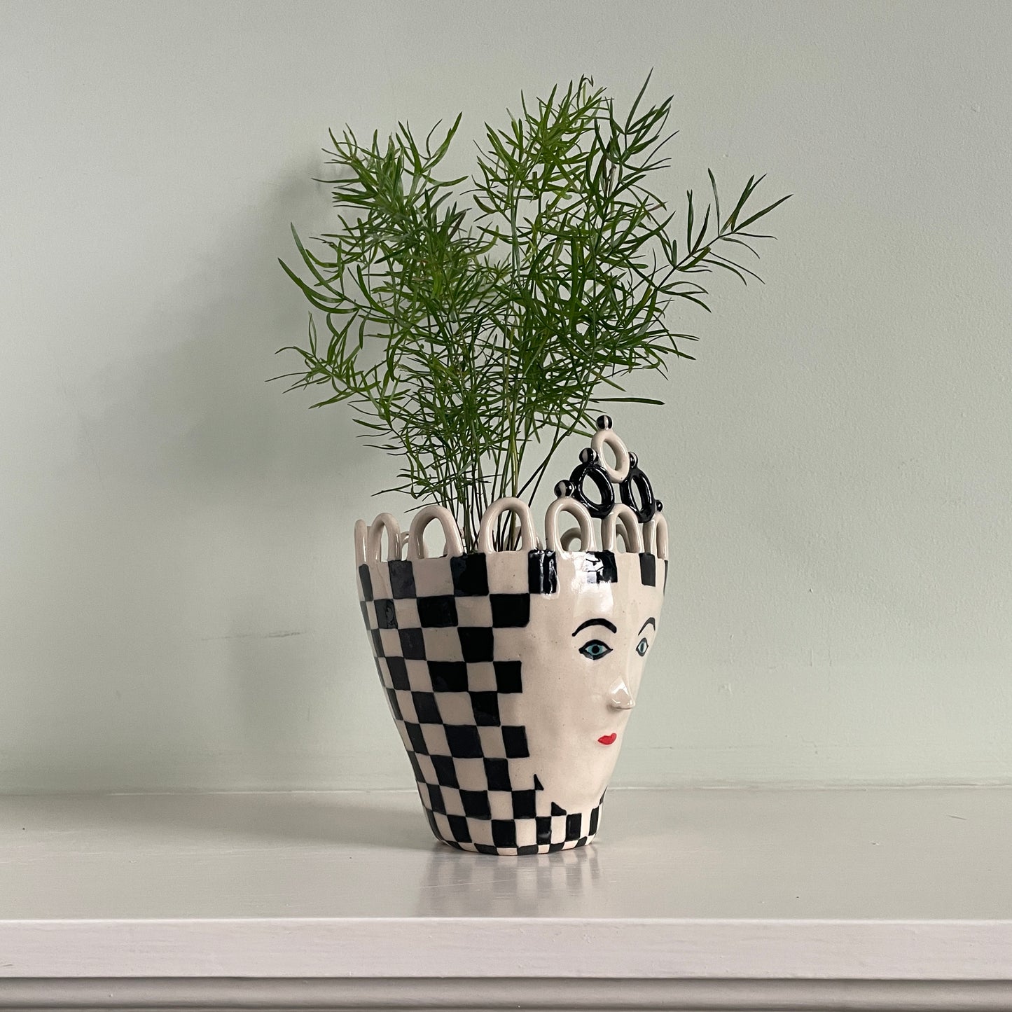 Checkered Tiara Head Pot